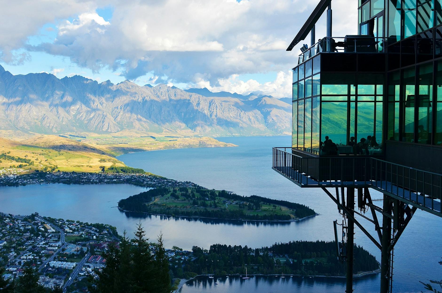Wednesday Wanderlust: Family Fun in Queenstown, New Zealand! 🏞️🐑